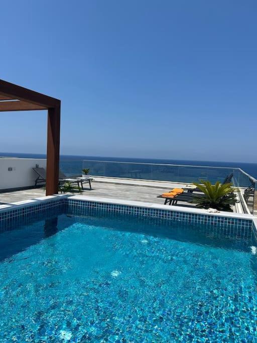 Penthouse Med Privat Saltvannsbasseng Pa Esentepe Beach Kirenia Zewnętrze zdjęcie